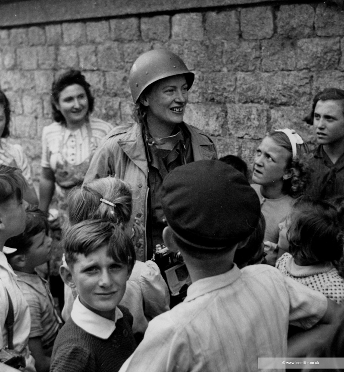 Lee Miller à Saint-Malo : une exposition présente de rares images de la Seconde Guerre mondiale