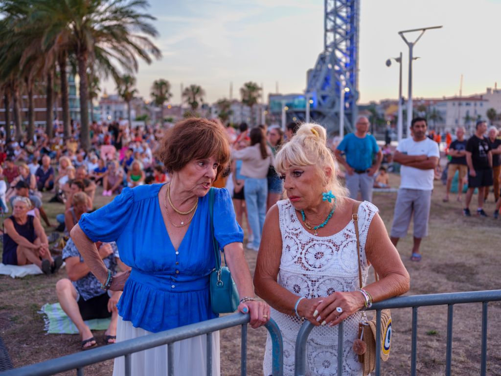 Photographie de Ljubiša Danilović montrant des personnes à un concert de sosies