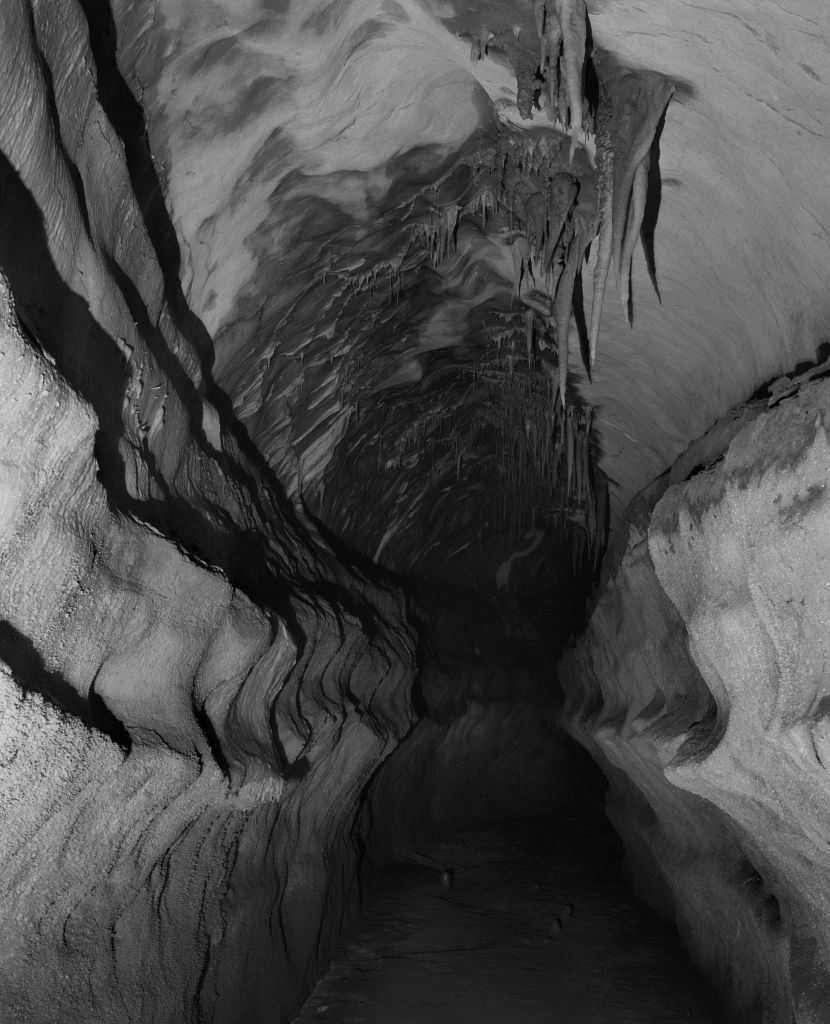 Grotte, en noir et blanc