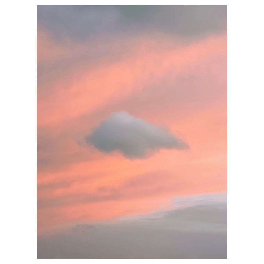 Nuage dans un ciel rose