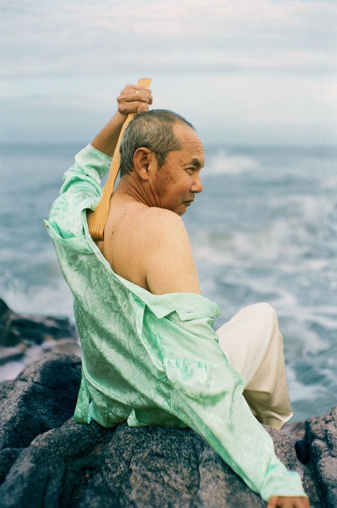 Homme face à la mer