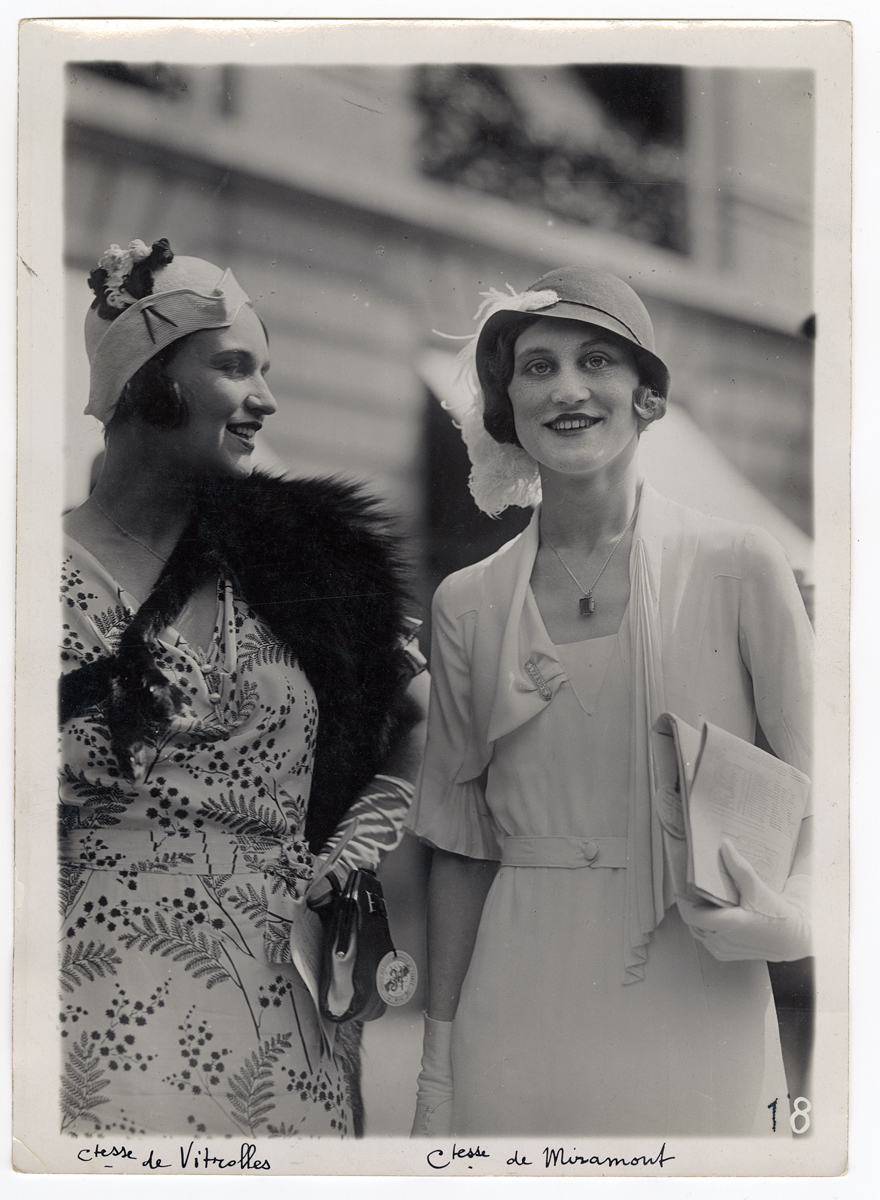 Des champs de courses aux défilés : l’histoire de la photographie street style