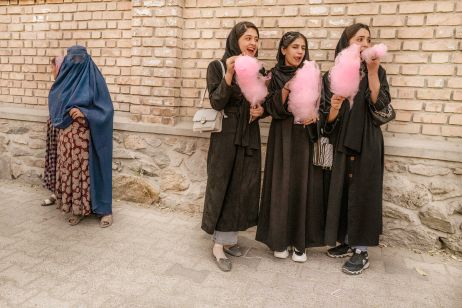 Le prix Roger Pic 2025 récompense Véronique de Viguerie pour sa série sur les Afghanes