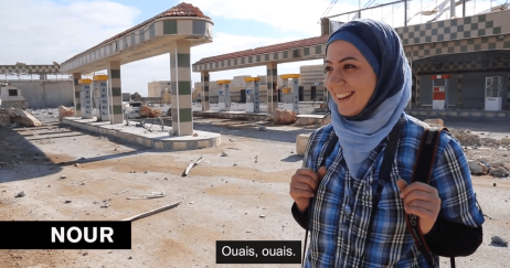 La photographe syrienne Nour Kelze dans un docu