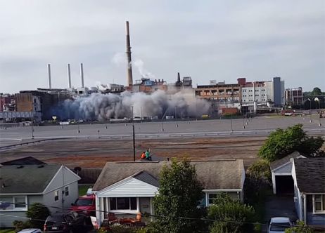 Une usine Kodak dynamitée