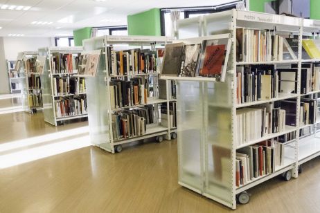 Livres photo en accès libre à la médiathèque Edmond-Rostand