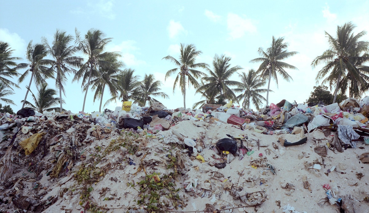 Chronicle of an archipelago close to drowning