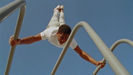 « Ali » : Julien Soulier capture le street workout, un sport qui défie la gravité