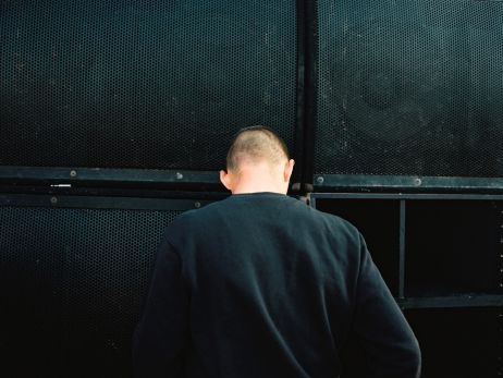 Julie Hascoët : entre rave et réalité, la jeunesse fait le mur