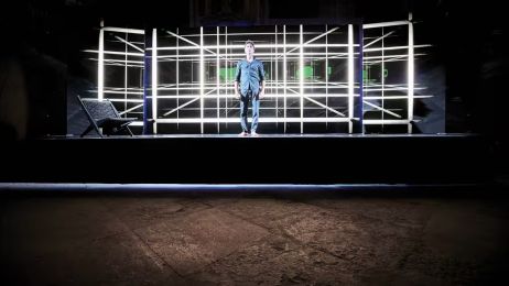 Et si l'art numérique venait rajeunir l'image des théâtres ?