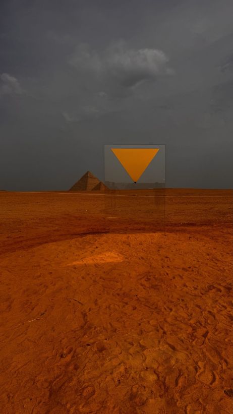 Aux pieds des pyramides, Stephan Breuer associe patrimoine et création numérique